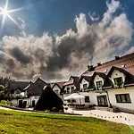 Kompleks Beskid Z Basenem I Stokiem Narciarskim - Blisko Babiej Gory