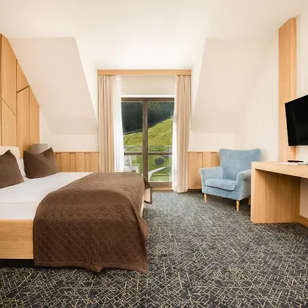 Hotel Kompleks Beskid Z Basenem I Stokiem Narciarskim - Blisko Babiej Góry