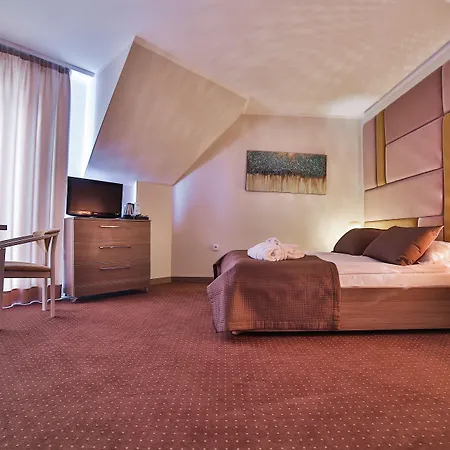 Kompleks Beskid Z Basenem I Stokiem Narciarskim - Blisko Babiej Gory Szálloda 3*