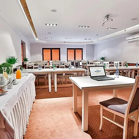 Hotel Kompleks Beskid Z Basenem I Stokiem Narciarskim - Blisko Babiej Gory 3*